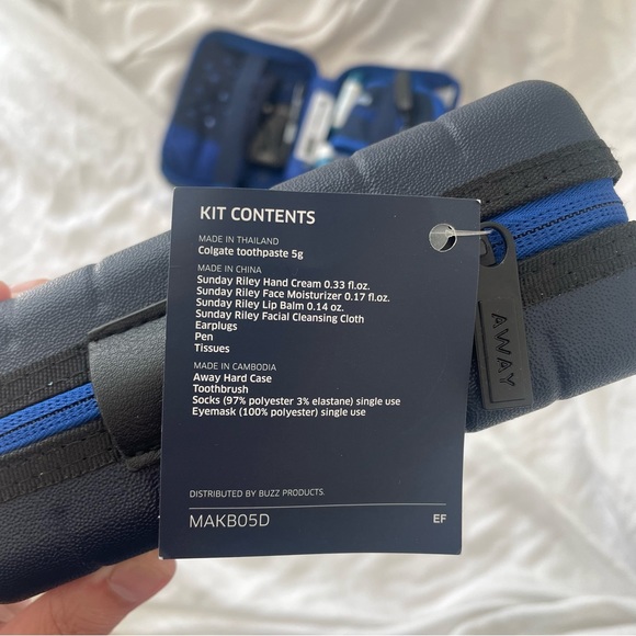 NWT United Polaris x Away Luggage First Class Travel Toiletries Case Unopened - Picture 4 of 6